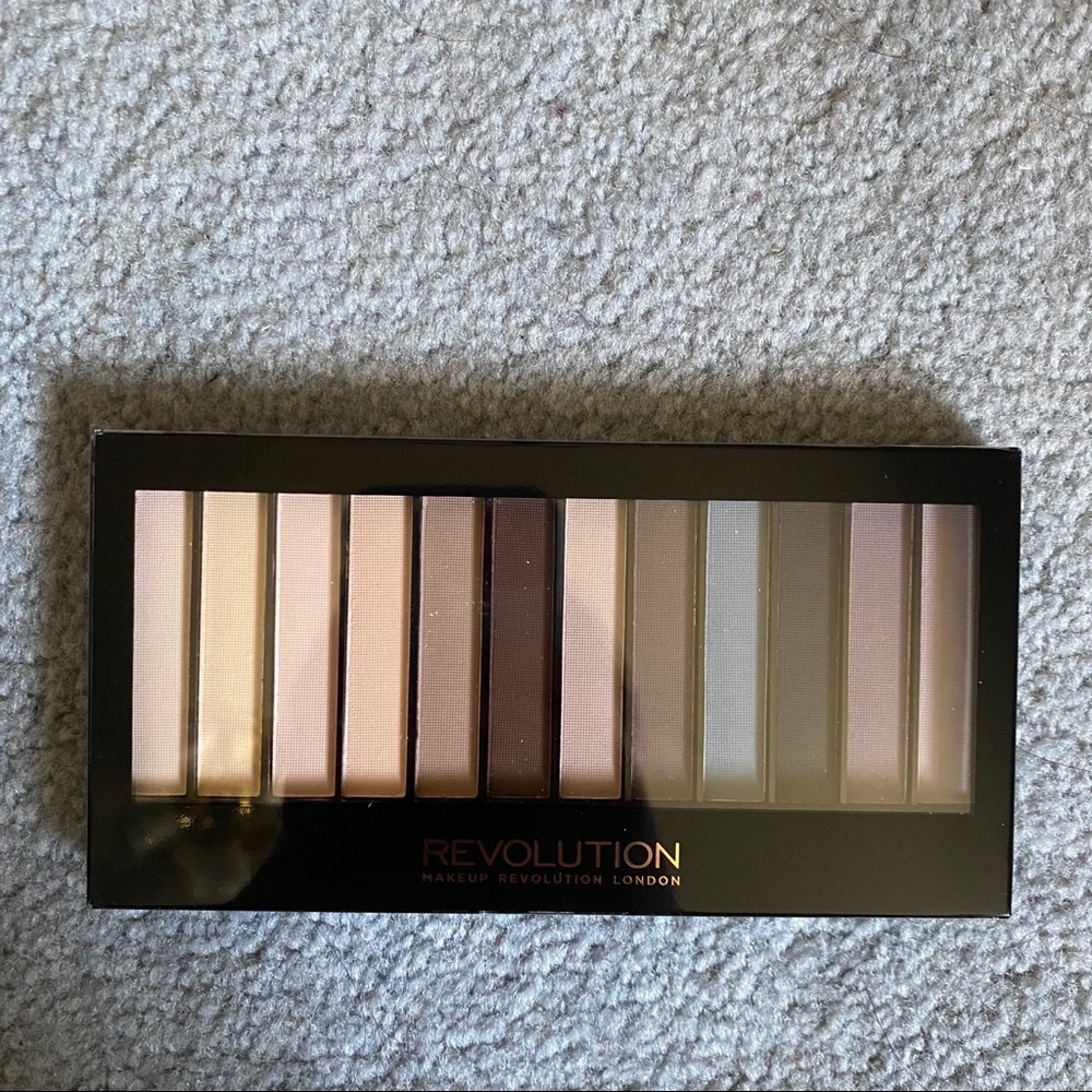 BNIB! REVOLUTION Eyeshadow Palette